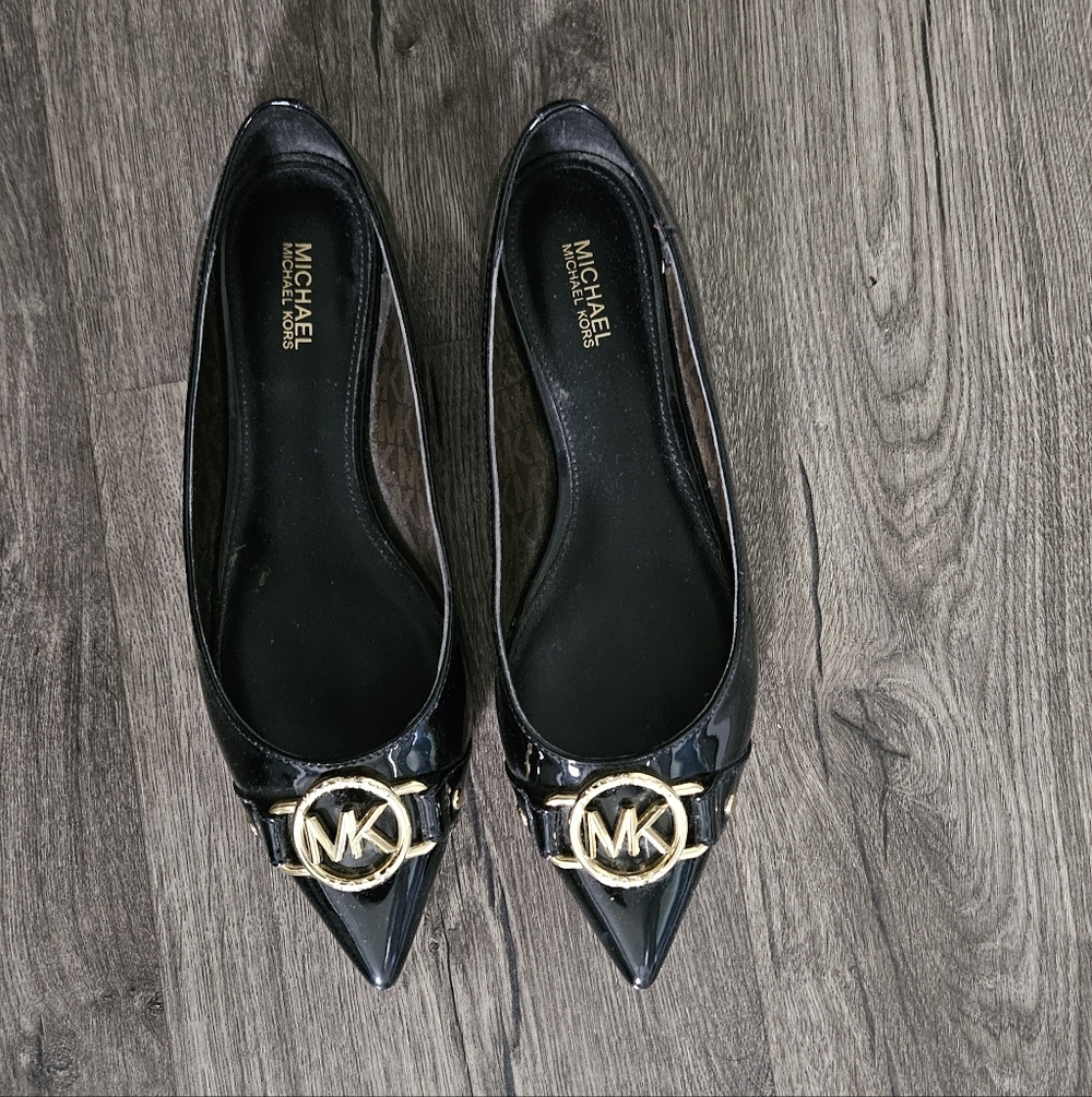 MICHAEL KORS Womens Black Gold Lock Slip On Leather Ballet Flats Size 7
